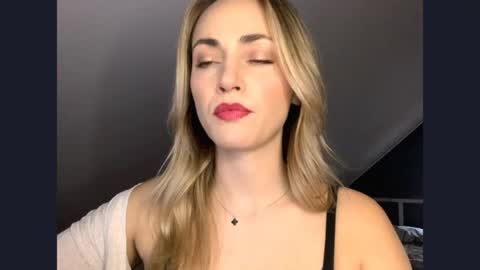 Snapshot of scarlettxblonde chatting on May 2026 02:43:01 PM ScarlettxBlonde online show from May 2026 02:43:01 PM