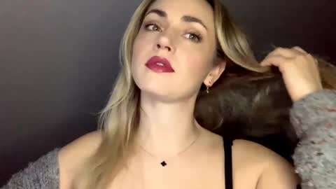 Snapshot of scarlettxblonde chatting on May 2026 06:31:02 AM ScarlettxBlonde online show from May 2026 06:31:02 AM