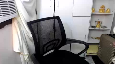 Snapshot of scarletxxxx chatting on January 2025 01:58:01 PM Queen Scarlet online show from January 2025 01:58:01 PM