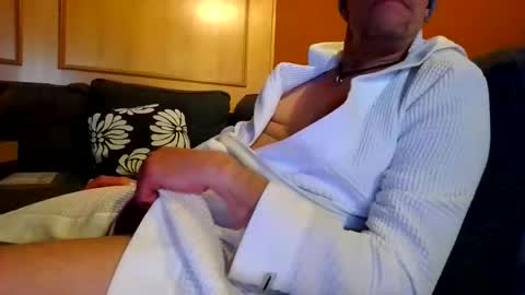 Snapshot of schmuhbaer1 chatting on December 2025 07:37:01 AM schmuhbaer1 online show from December 2025 07:37:01 AM