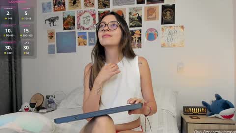 Snapshot of seahotseason chatting on January 2025 04:19:02 AM Aria Independent model online show from January 2025 04:19:02 AM