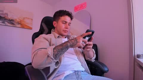 Snapshot of sebastianortizm chatting on January 2025 10:22:02 PM Lucian Sinclair online show from January 2025 10:22:02 PM