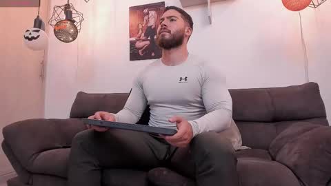 Instagram jeanpaulfit  online show from October 2025 10:41:02 PM