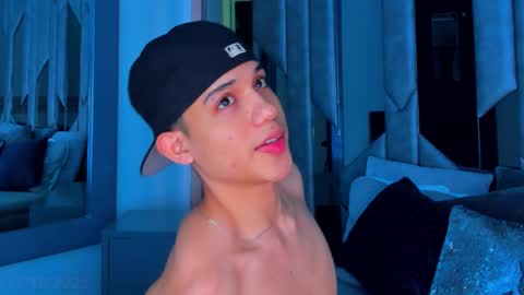 Sebastian online show from October 2025 08:22:01 PM