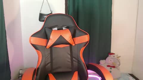 Snapshot of seductive_chailyn chatting on November 2025 04:44:01 AM just call me baby online show from November 2025 04:44:01 AM