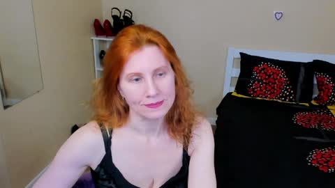 seductive_foxy_ online show from April 2026 01:25:02 PM