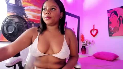 Snapshot of seexy_queen chatting on December 2024 12:40:02 AM Queen online show from December 2024 12:40:02 AM