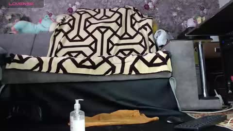 Angie online show from November 2025 10:06:02 AM