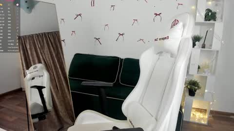 Snapshot of selena_rase chatting on February 2025 12:43:02 PM Selena online show from February 2025 12:43:02 PM