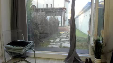 Selena online show from February 2025 01:01:01 PM