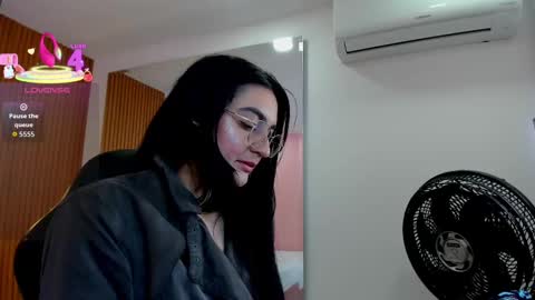 Snapshot of selena_rous chatting on September 2025 01:37:02 PM Selena Rous online show from September 2025 01:37:02 PM