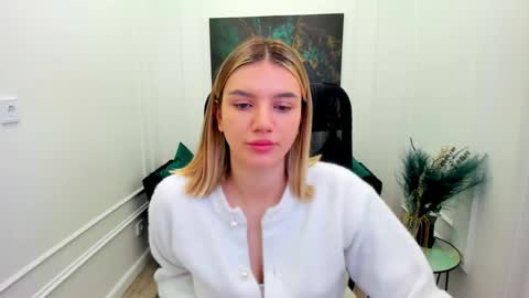 selenaemoore online show from June 2026 03:42:01 AM
