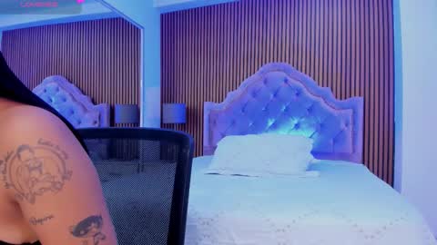 selenastonne online show from November 2025 12:49:01 PM