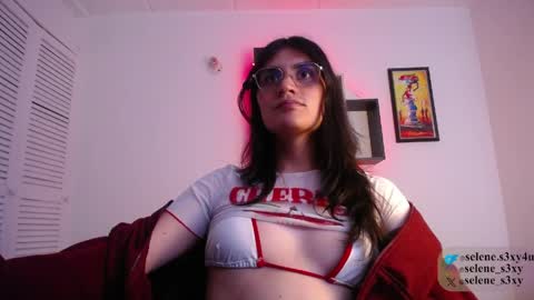 Snapshot of selene_cutie chatting on March 2026 11:44:01 PM Selene help me with 50 thumbs up online show from March 2026 11:44:01 PM