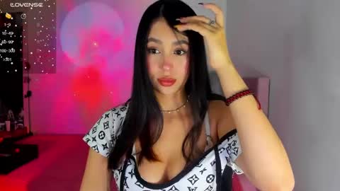 Snapshot of selene_e chatting on February 2025 01:46:02 AM Karol. online show from February 2025 01:46:02 AM