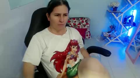 Snapshot of selene_mom chatting on January 2026 04:12:02 PM selene online show from January 2026 04:12:02 PM