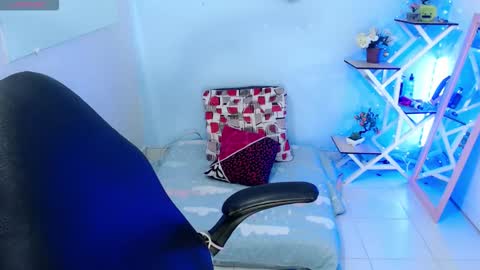 Snapshot of selene_mom chatting on March 2026 06:03:01 PM selene online show from March 2026 06:03:01 PM