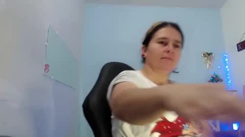 Snapshot of selene_mom chatting on March 2026 02:09:01 PM selene online show from March 2026 02:09:01 PM