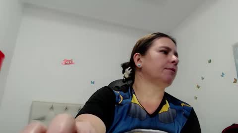 Snapshot of selene_mom chatting on April 2026 02:03:02 PM selene online show from April 2026 02:03:02 PM