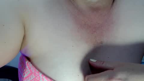 Snapshot of selene_mom chatting on April 2026 07:58:02 PM selene online show from April 2026 07:58:02 PM