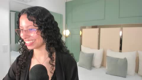 Snapshot of selene_rousse chatting on September 2025 03:07:02 AM Selene Rousse online show from September 2025 03:07:02 AM