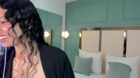 Snapshot of selene_rousse chatting on September 2025 02:58:02 AM Selene Rousse online show from September 2025 02:58:02 AM