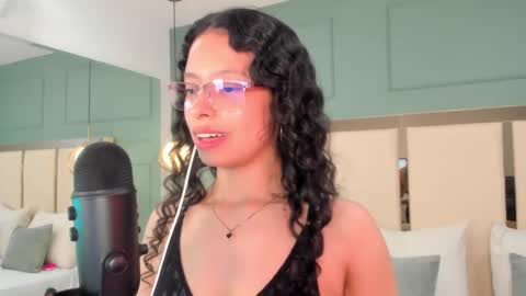 Snapshot of selene_rousse chatting on September 2025 03:10:02 AM Selene Rousse online show from September 2025 03:10:02 AM