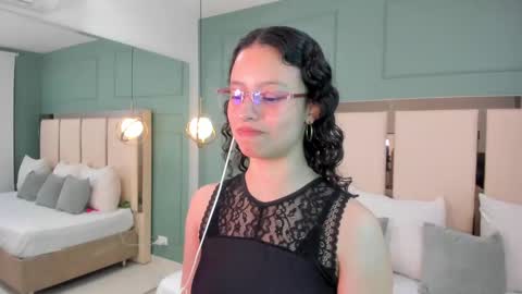 Snapshot of selene_rousse chatting on September 2025 03:11:01 AM Selene Rousse online show from September 2025 03:11:01 AM