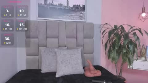 Selene online show from November 2025 09:15:01 PM