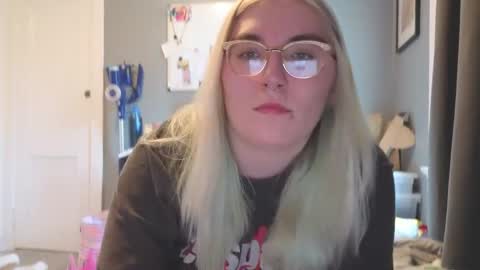 Selene online show from March 2026 07:50:01 PM