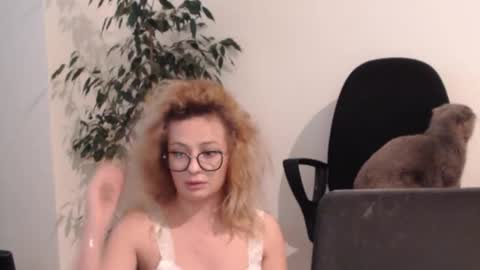 Selenna online show from November 2025 02:16:01 PM