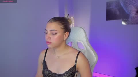 Snapshot of selyn_ chatting on December 2024 02:04:01 PM Selyn online show from December 2024 02:04:01 PM