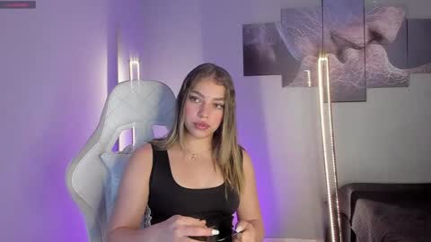 Snapshot of selyn_ chatting on December 2024 12:33:02 PM Selyn online show from December 2024 12:33:02 PM