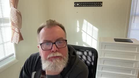 Snapshot of sensatyr chatting on December 2024 07:44:01 PM Daddy Dave online show from December 2024 07:44:01 PM