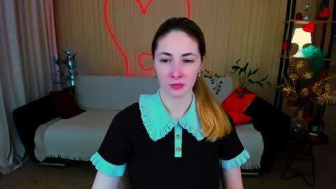 sensitiveheartt online show from April 2026 07:19:01 PM