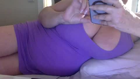 Snapshot of sensual_cris chatting on October 2025 06:33:01 AM CRIS online show from October 2025 06:33:01 AM