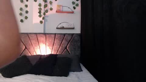 Snapshot of sensual_flame chatting on February 2025 04:26:02 AM Camille and sophie online show from February 2025 04:26:02 AM