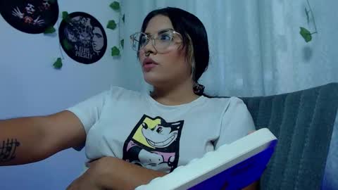 Camille and sophie online show from November 2025 08:41:02 PM