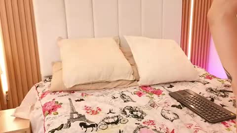 Sensual Kim77 online show from May 2026 12:48:01 PM