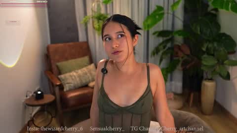 Maria- OF sensual bee online show from March 2026 12:47:02 AM