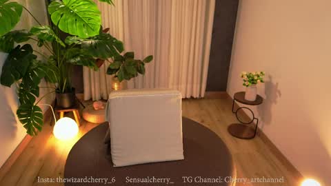 Maria- OF sensual bee online show from May 2026 01:44:02 AM