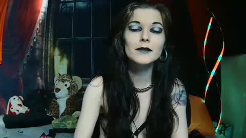 Snapshot of seraphinmunster chatting on February 2025 07:14:01 PM Seraphin Munster online show from February 2025 07:14:01 PM