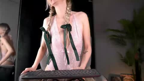 SerenaGrant online show from February 2026 04:00:02 AM