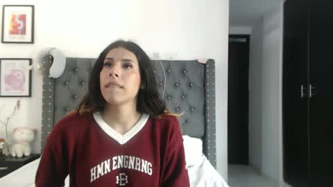 sararoussee online show from December 2024 09:44:01 PM