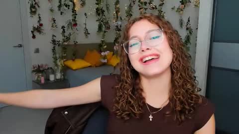 Ophelia online show from September 2025 04:29:02 PM