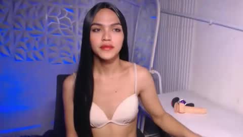 Snapshot of servicedoll18 chatting on November 2025 06:29:01 PM Bella online show from November 2025 06:29:01 PM