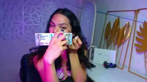 Snapshot of servicedoll18 chatting on November 2025 09:13:02 AM Bella online show from November 2025 09:13:02 AM