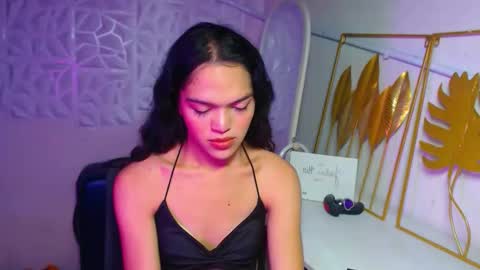 Snapshot of servicedoll18 chatting on December 2025 03:18:02 PM Bella online show from December 2025 03:18:02 PM