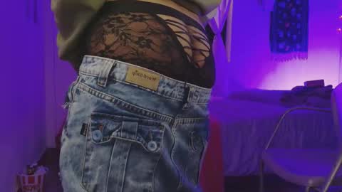 Alexis online show from October 2025 05:41:01 AM