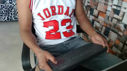 arnold online show from November 2025 09:05:02 PM